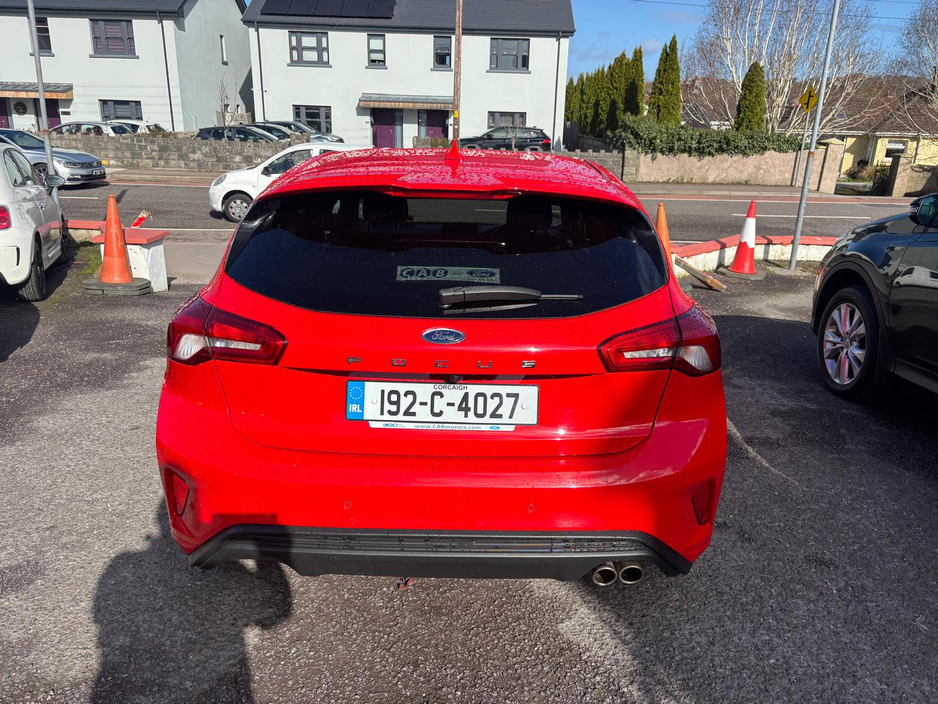 2019 Ford Focus - image 8