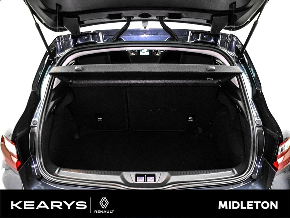 2020 Renault Megane - image 9