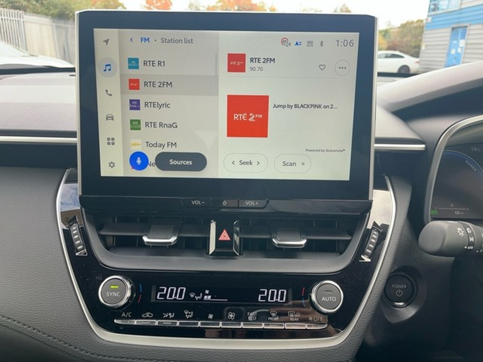 2025 Toyota Corolla Cross SPORT//3 FREE SERVICES// REAR CAMERA // APPLE CARPLAY/ANDROID AUTO // AIR CON // FULL WARRANTY €39,445