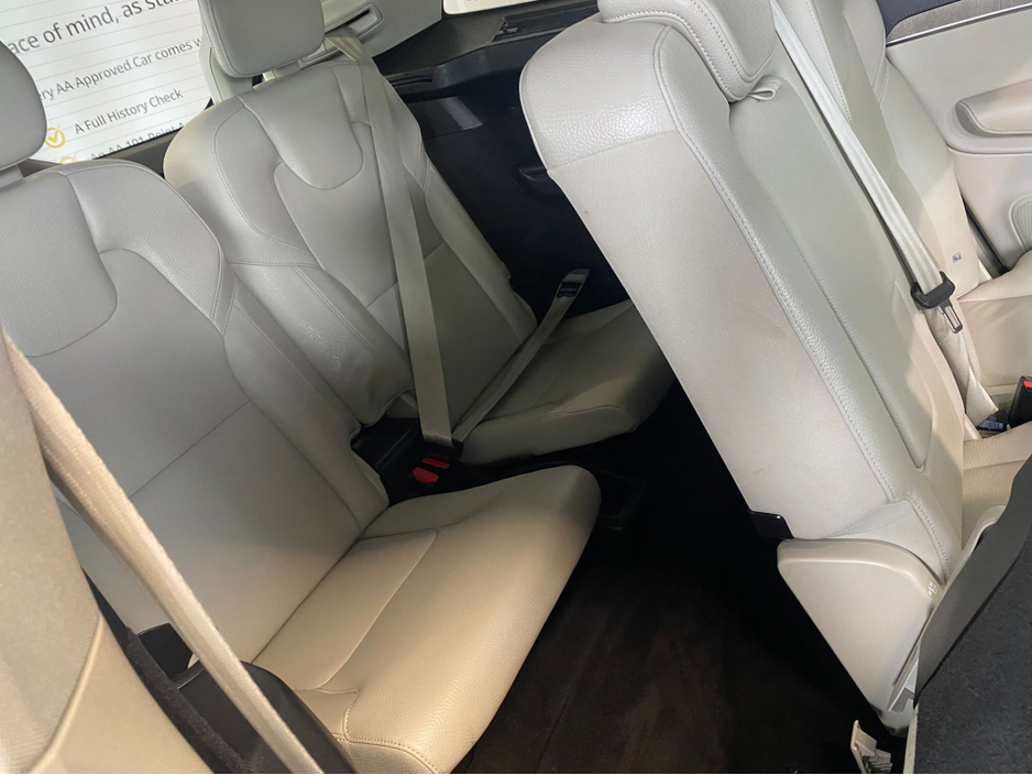 2023 Volvo XC90 - image 14