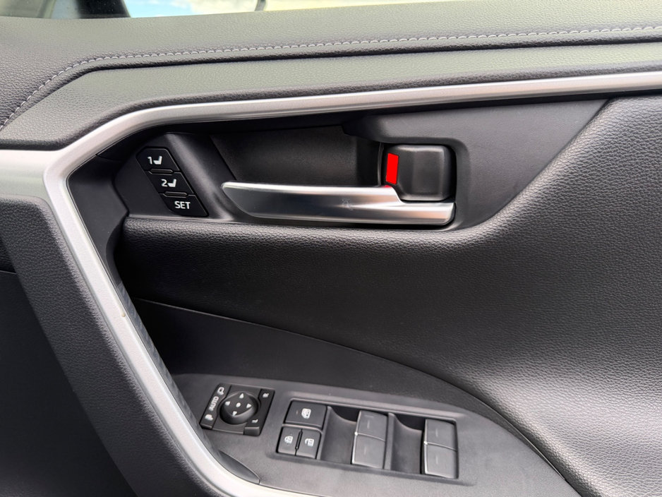2023 Toyota Rav4 - image 18