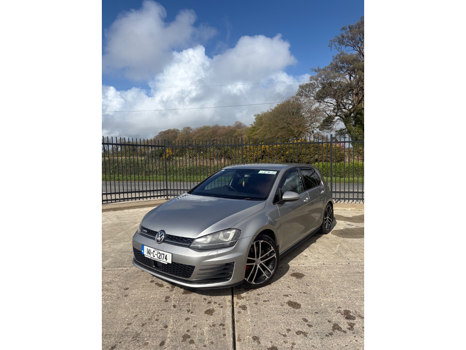 2014 Volkswagen Golf - image 8