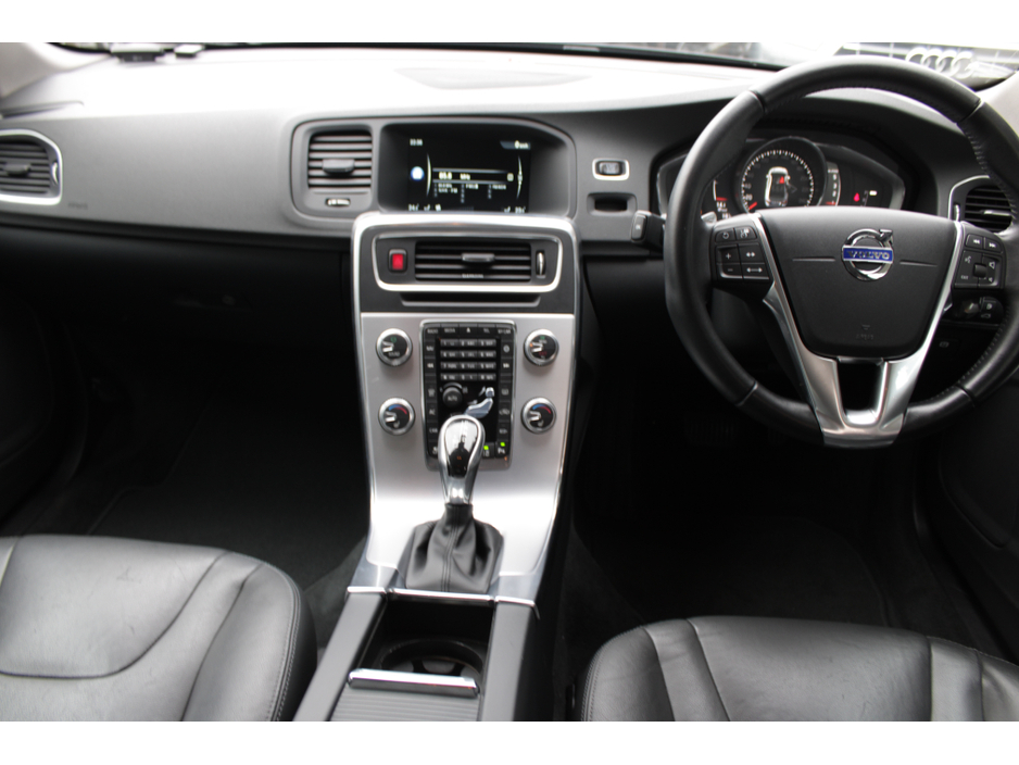 2017 Volvo S60 - image 17