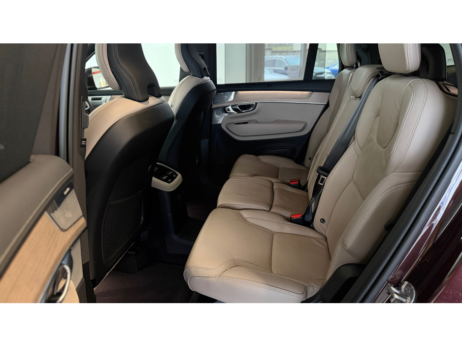 2025 Volvo XC90 - image 10