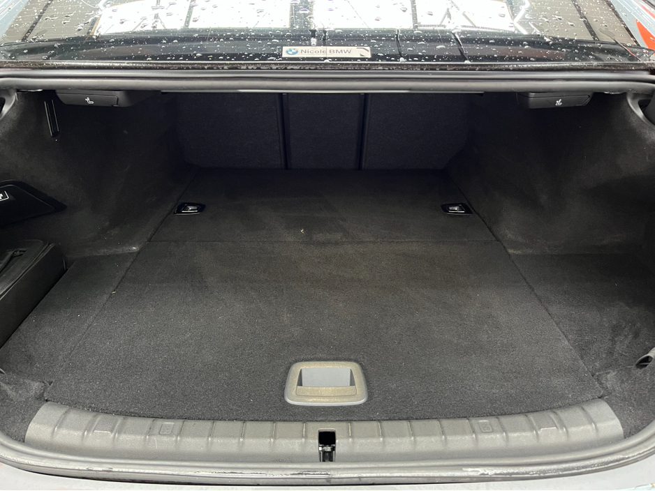 2019 BMW 5 Series - image 9