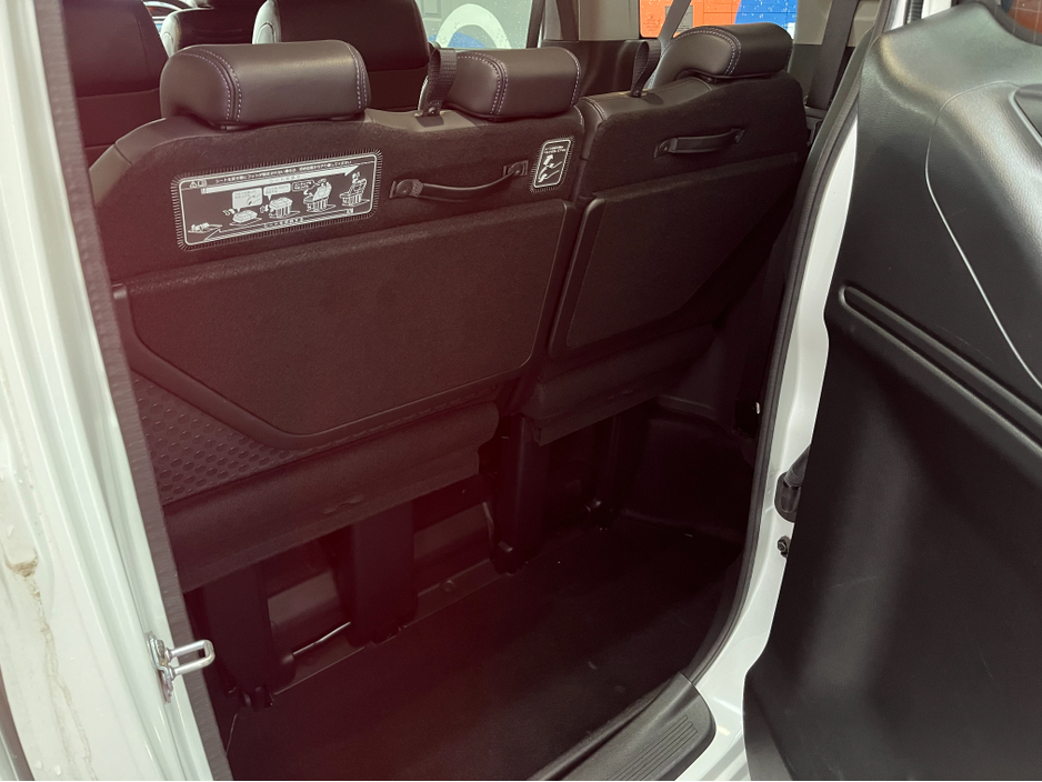 2021 Honda Stepwagon - image 8