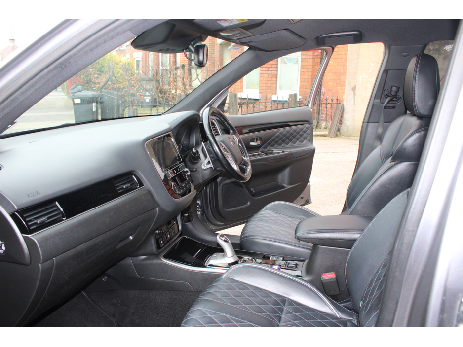 2019 Mitsubishi Outlander - image 10