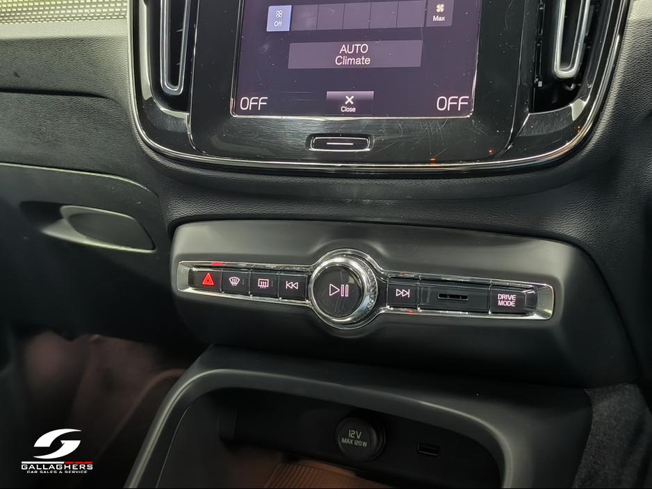 2022 Volvo XC40 (221) R-DESIGN T4 RECHARGE AUTO €33,995