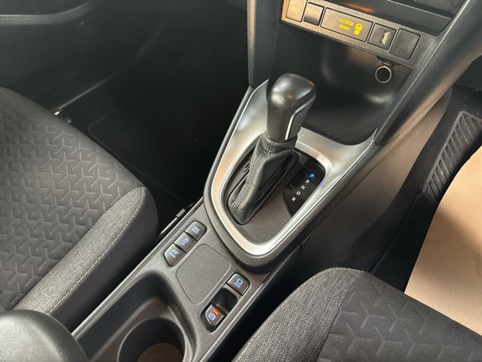 2024 Toyota Yaris Cross - image 14