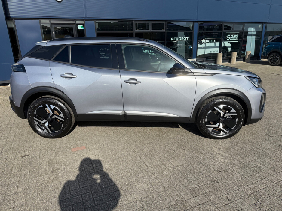 2025 Peugeot 2008 - image 3