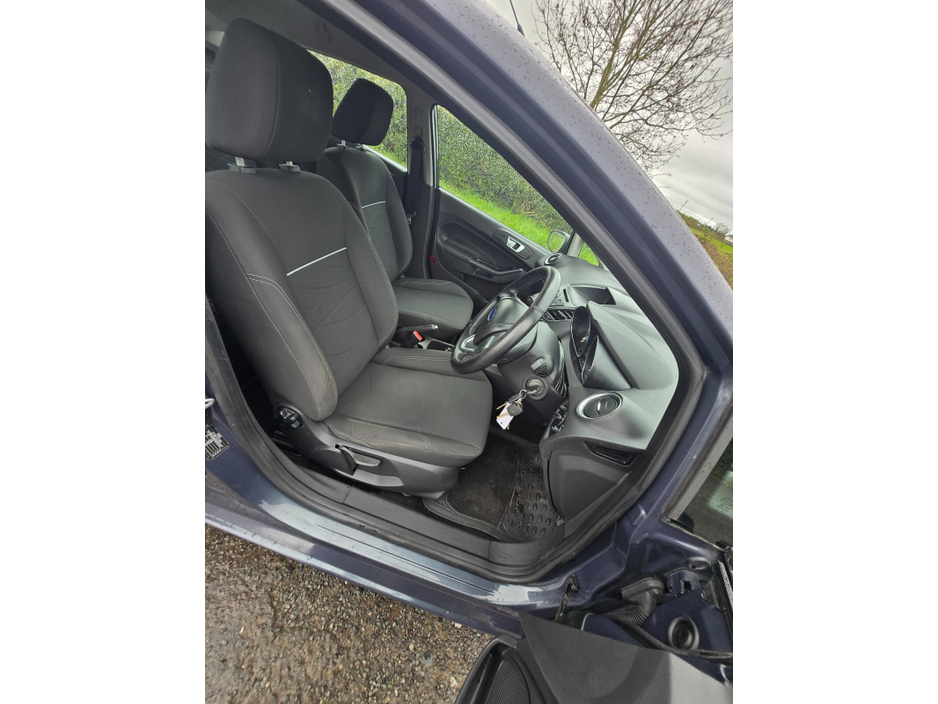 2014 Ford Fiesta - image 11