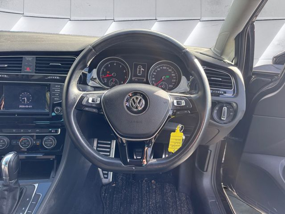 2013 Volkswagen Golf - image 10