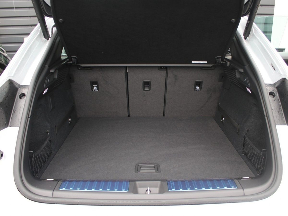 2025 Porsche Macan Electric €82,000