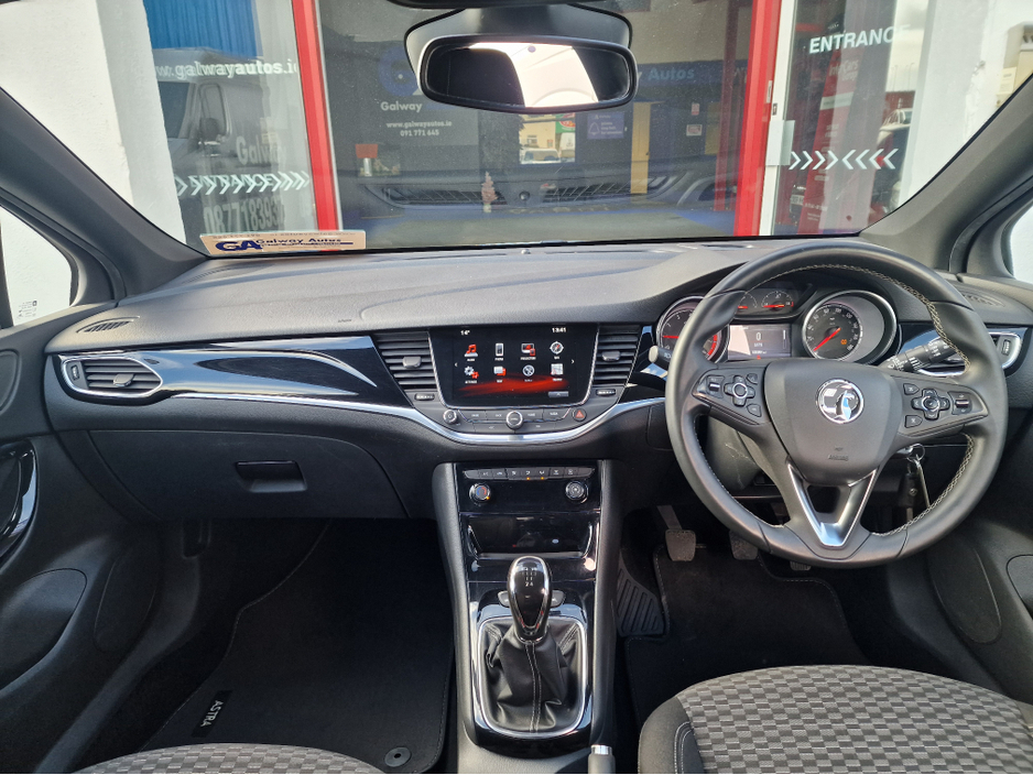 2017 Opel Astra - image 23