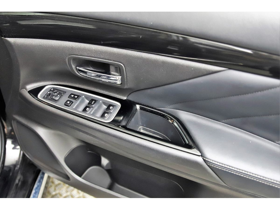 2017 Mitsubishi Outlander - image 25