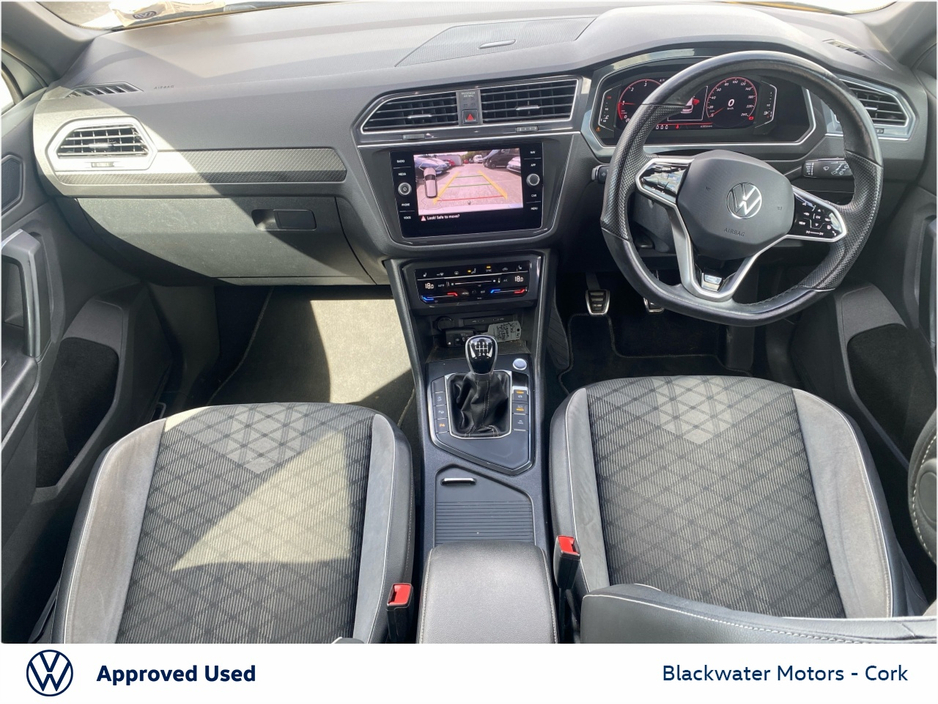 2023 Volkswagen Tiguan - image 2