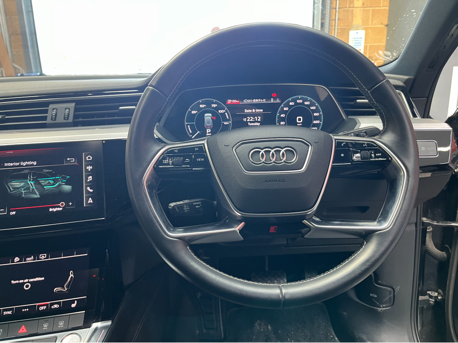 2021 Audi e-tron - image 10