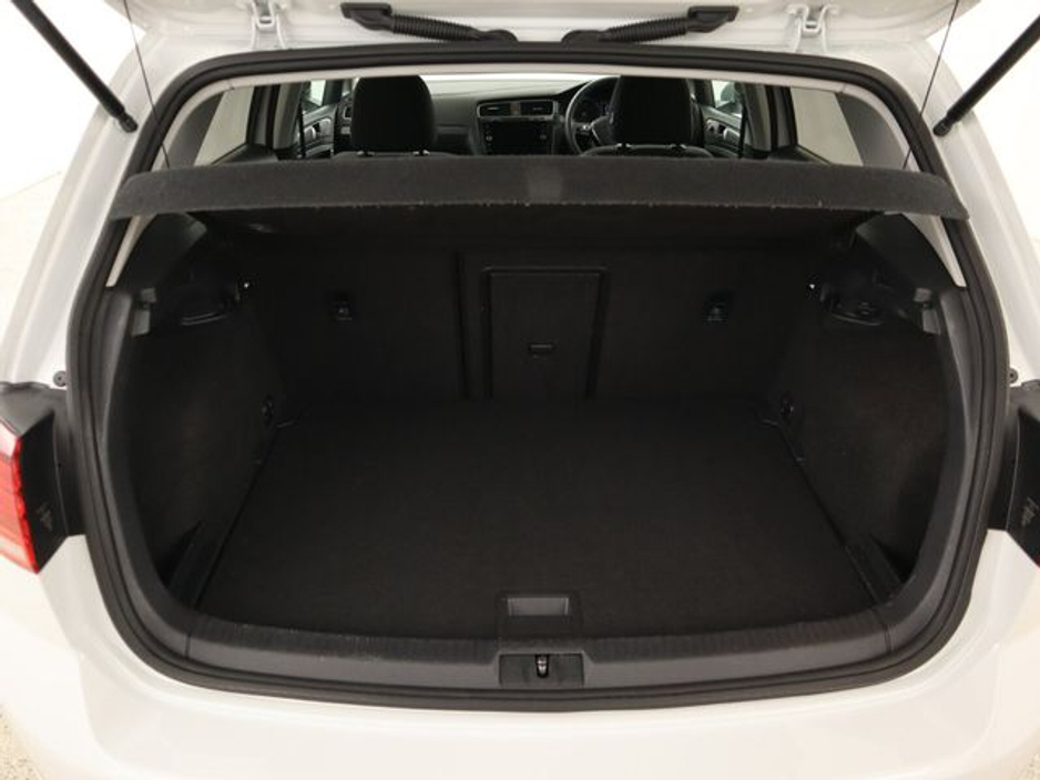 2017 Volkswagen Golf - image 14