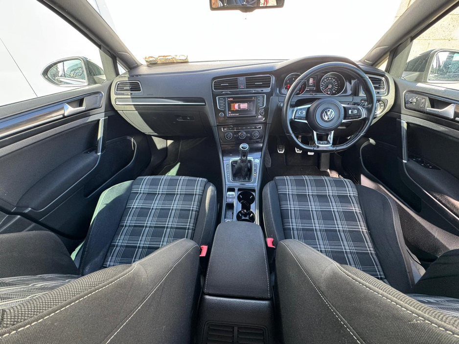 2016 Volkswagen Golf - image 6