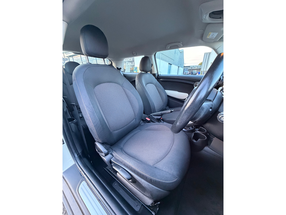 2014 MINI Hatch D XN12 2DR ONE €7,950