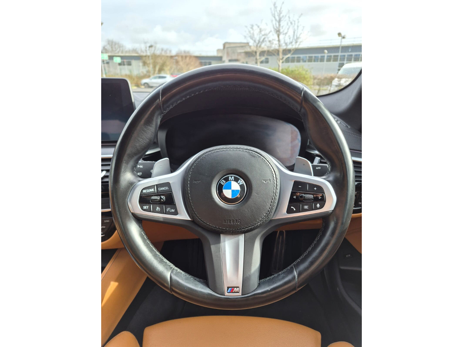 2022 BMW 5 Series - image 12