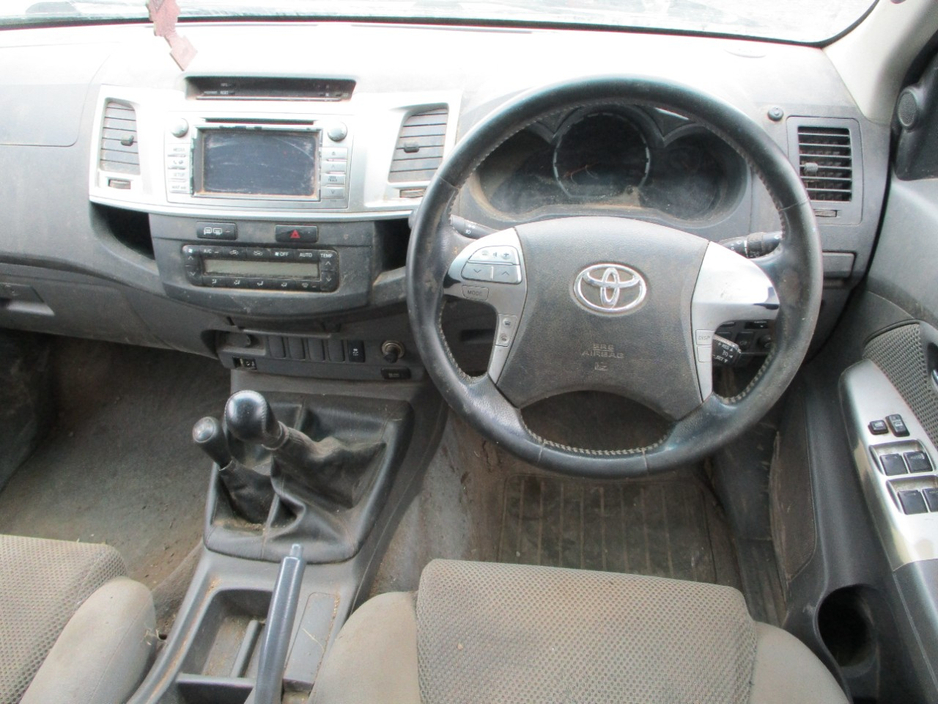 2013 Toyota Hilux - image 11