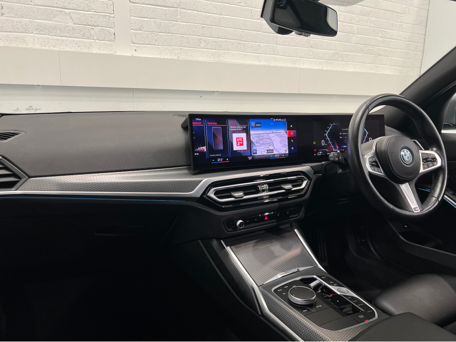 2023 BMW 3 Series - image 11