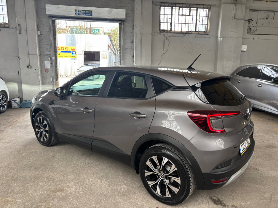 2023 Renault Captur - image 16