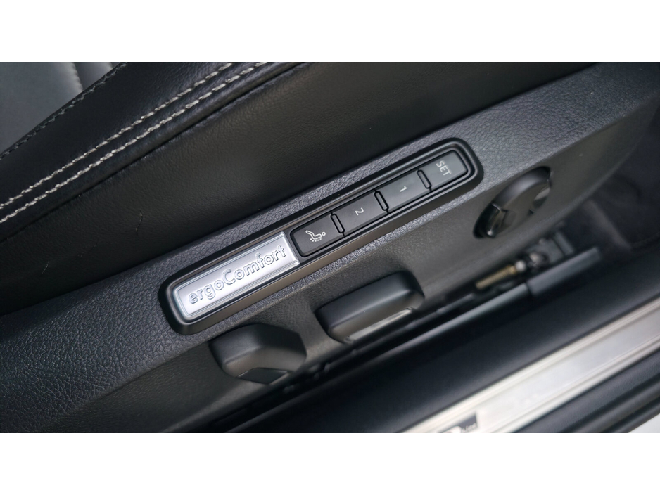 2016 Volkswagen Passat - image 12