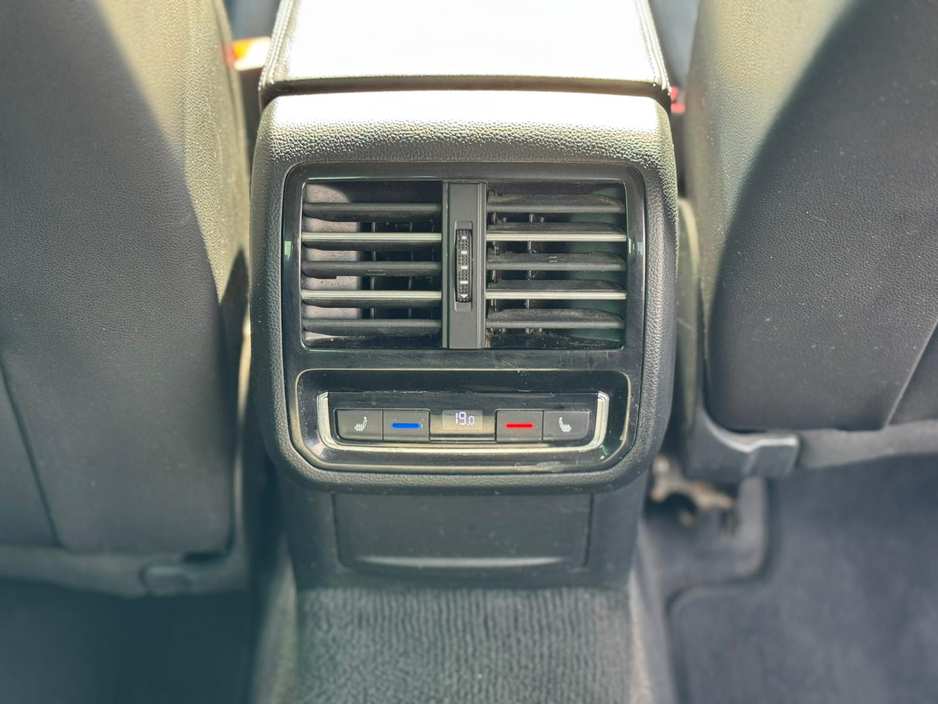 2016 Volkswagen Passat - image 27