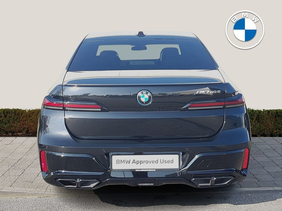 2025 BMW 7 Series - image 13