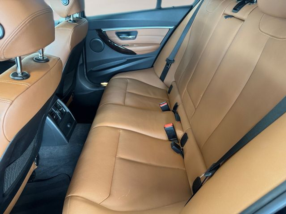 2016 BMW 3 Series - image 16