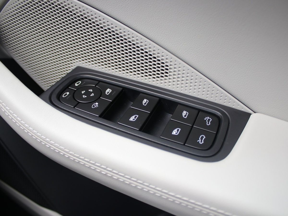 2025 Porsche Macan Electric €82,000