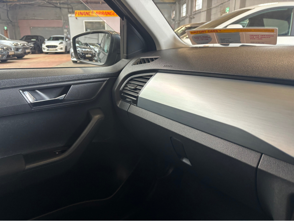 2017 Skoda Fabia - image 8