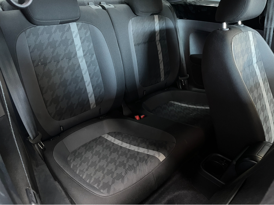 2017 Volkswagen Beetle 2017 VOLKSWAGEN BEETLE 1.2 AUTOMATIC WITH REVERSE CAMERA AND MORE