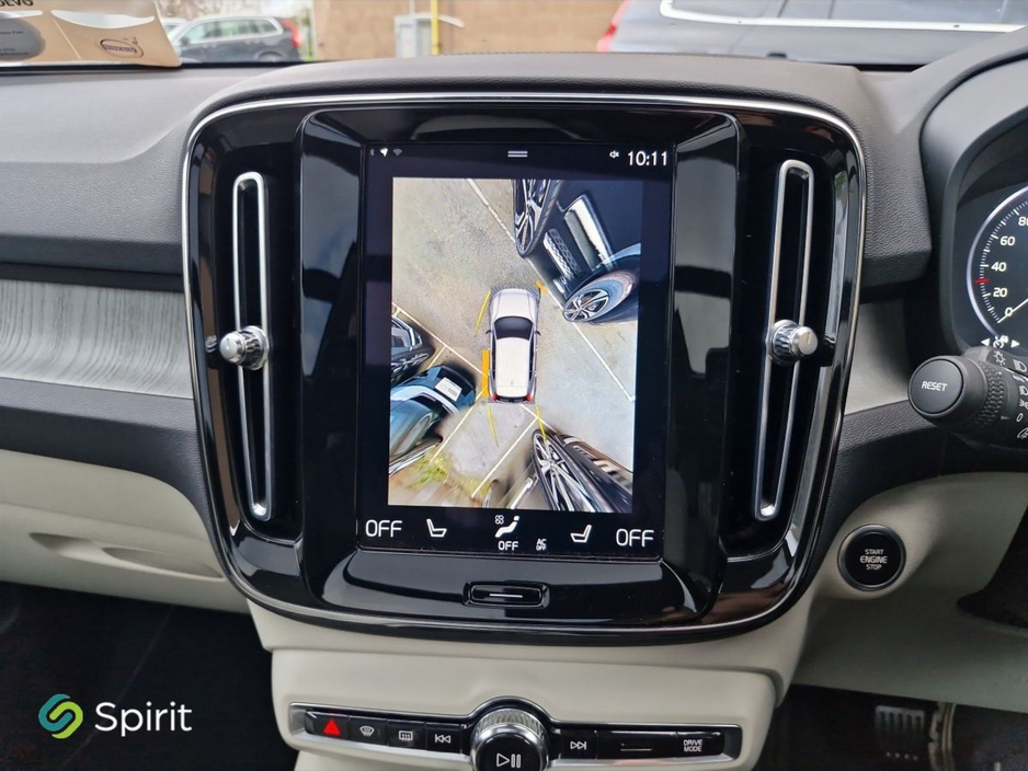 2021 Volvo XC40 - image 17