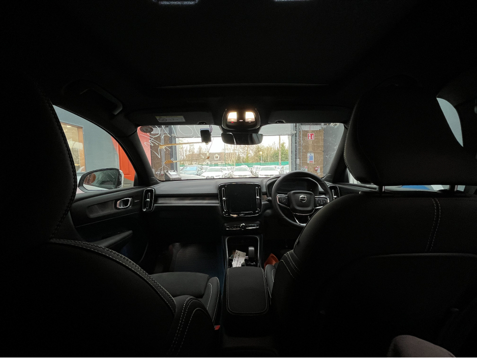 2023 Volvo XC40 - image 20