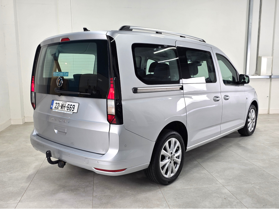 2022 Volkswagen Caddy - image 3