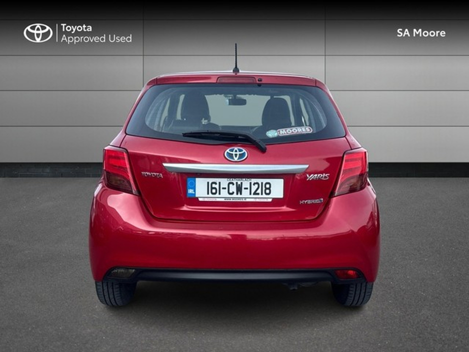 2016 Toyota Yaris - image 4