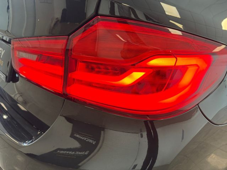 2020 BMW 5 Series - image 21