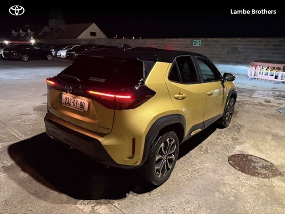 2023 Toyota Yaris Cross - image 10