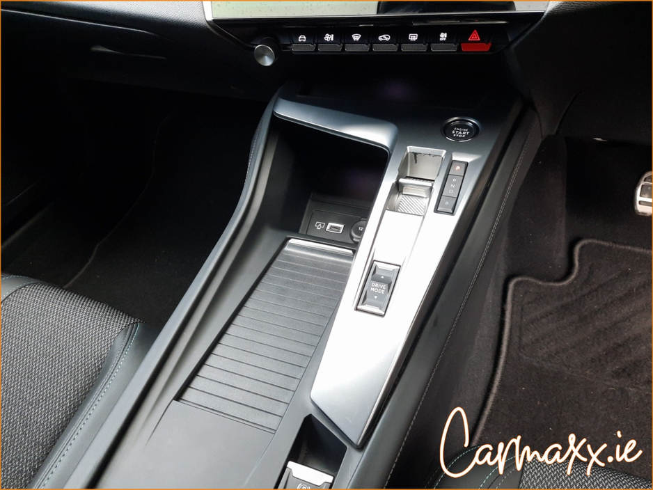 2022 Peugeot 308 Allure 1.6 Phev 180 Automatic €19,995