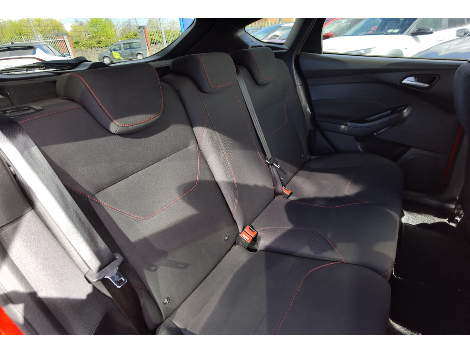 2017 Ford Focus - image 12