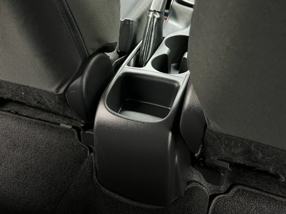 2021 Toyota Yaris - image 18