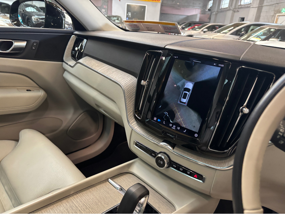 2023 Volvo XC60 - image 12