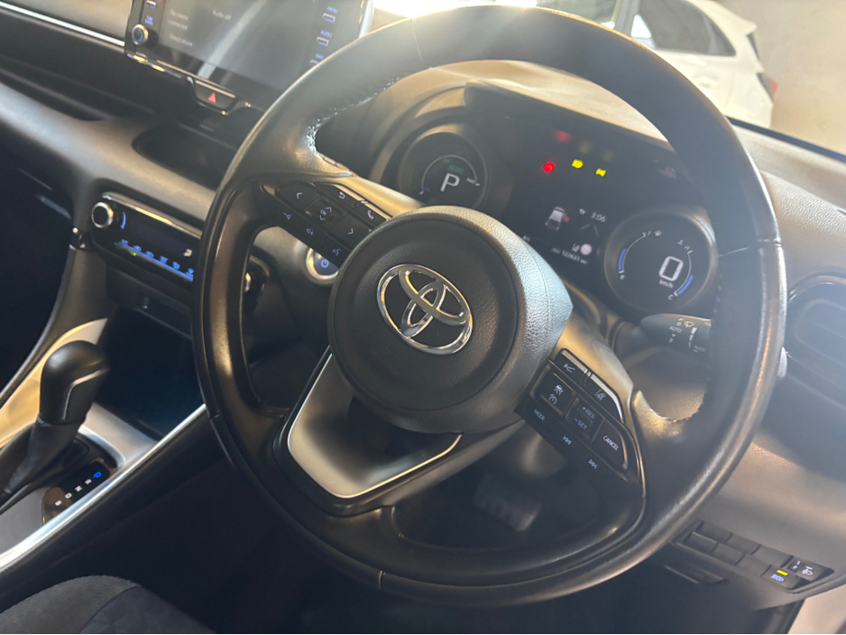 2023 Toyota Yaris - image 9