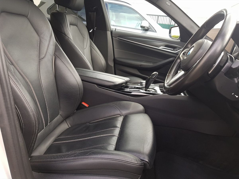 2021 BMW 5 Series - image 11