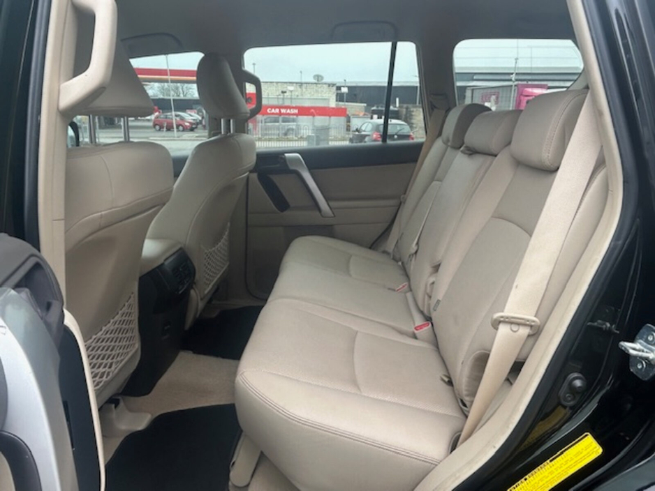 2018 Toyota Landcruiser - image 12