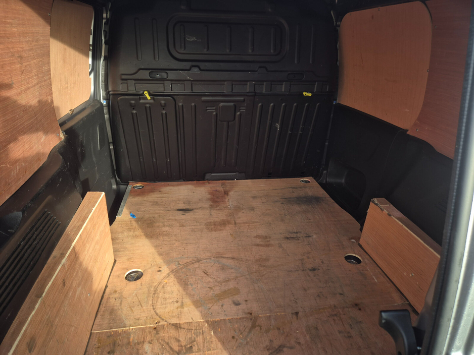 2022 Peugeot Partner - image 3