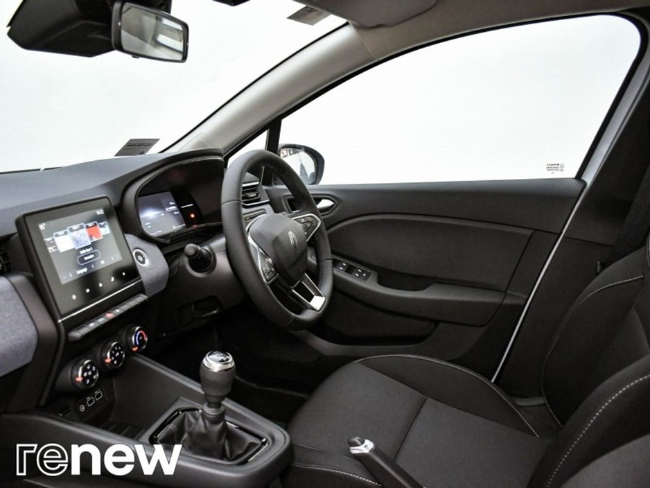 2025 Renault Clio - image 5